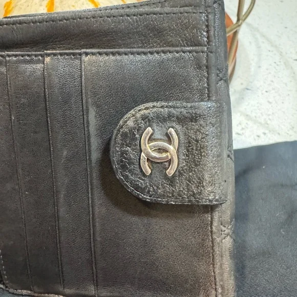 Authentic Vintage Chanel Black Quilted Lambskin Wallet - Picture 9 of 11
